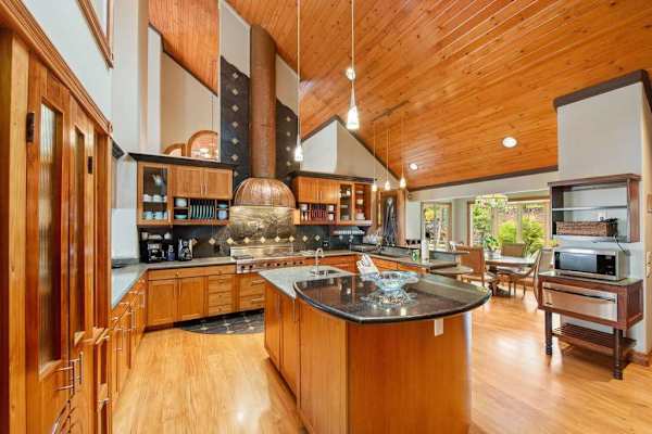 Fully Equipped Kitchen with Gas Cooktop & Ample Counter Space