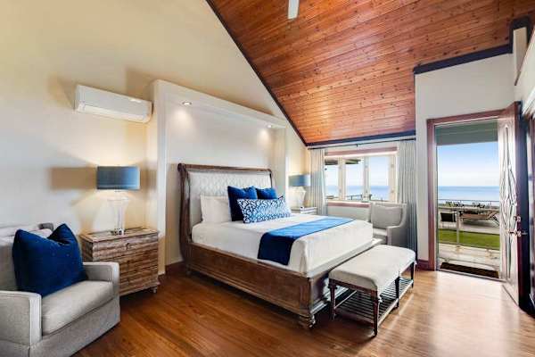 Guest King Suite with Armchair Seating & Oceanfront Balcony Access