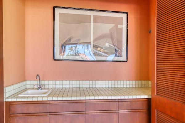 Convenient outdoor sink makes rinsing fresh produce and gear simple after adventures