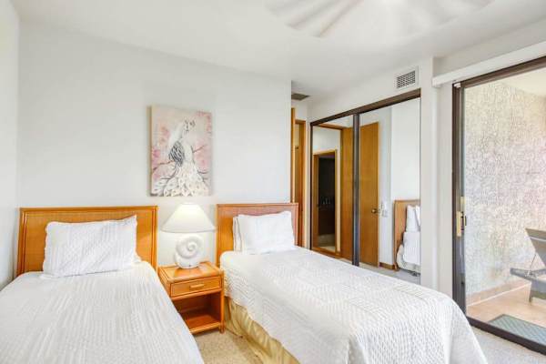 Cozy Twin Bedroom Perfect For Family Stays