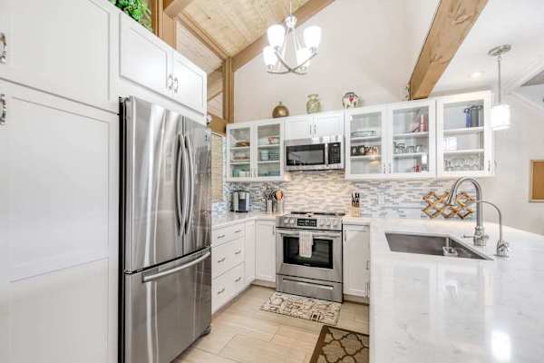Fully equipped kitchen for easy cooking