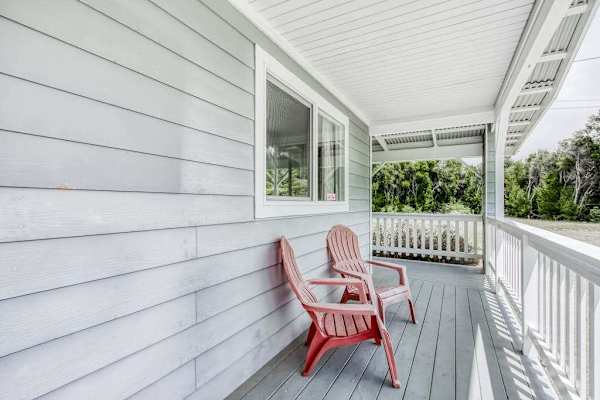 Inviting Front Lanai With Cozy Seating
