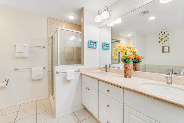Master bedroom with double sinks, garden tub and walk in shower.