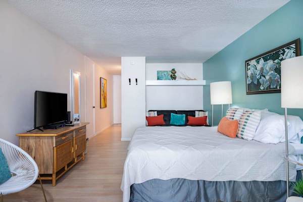 Comfortable queen bed with tropical accents