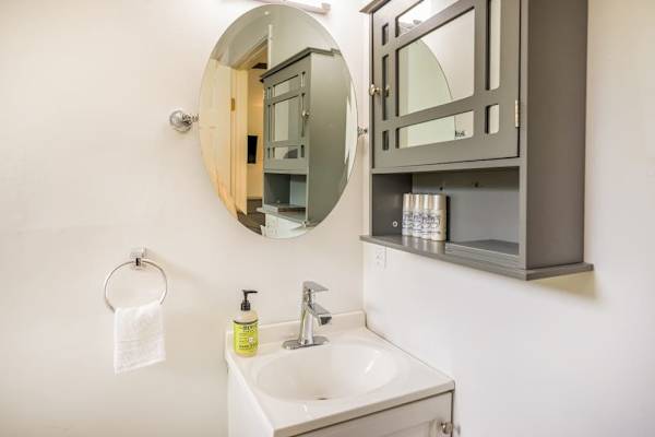 Fresh Full Bathroom With Modern Vanity