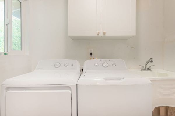 Laundry - Washer & Dryer