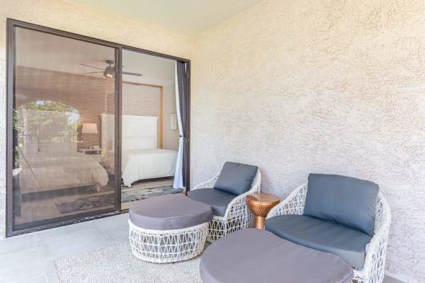 Comfortable Outdoor Seating For Island Relaxation