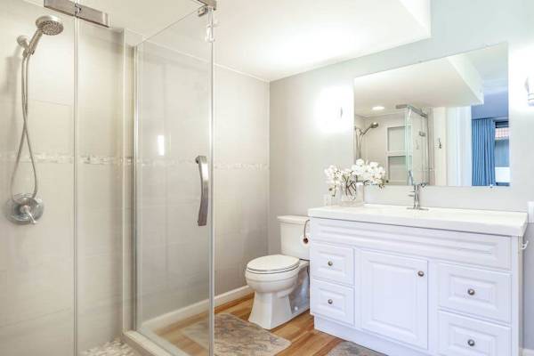 Clean Modern Bathroom with Vanity, Toilet, and Shower/Tub Combo