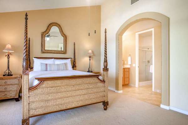 Spacious Bedroom Suite with Four-Poster Bed & En-Suite Bathroom Access