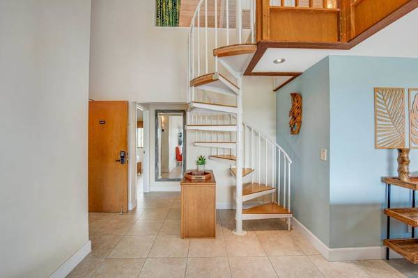 Open Entryway With Loft Access