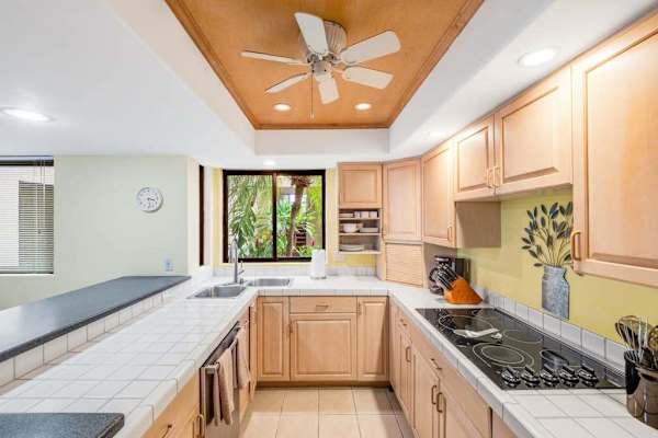 Bright Chef's Kitchen Fully Equipped