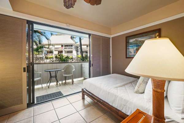 Queen studio opening to the lanai for fabulous tropical views.