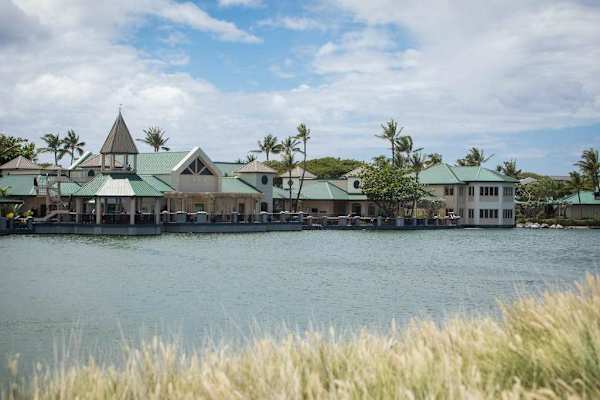 Waterfront Dining And Shopping Nearby