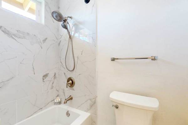 Guest bath with tub/shower combo.