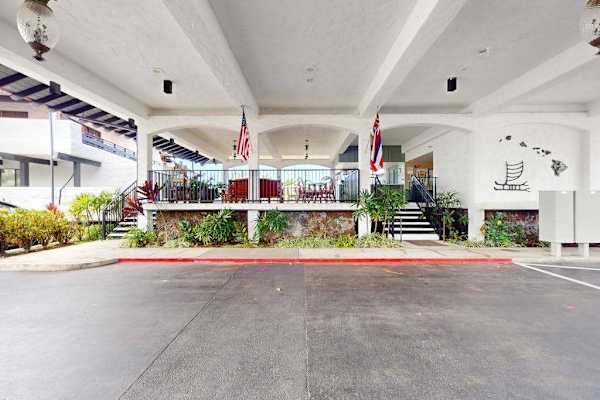 Resort Covered Entrance & Drop-Off