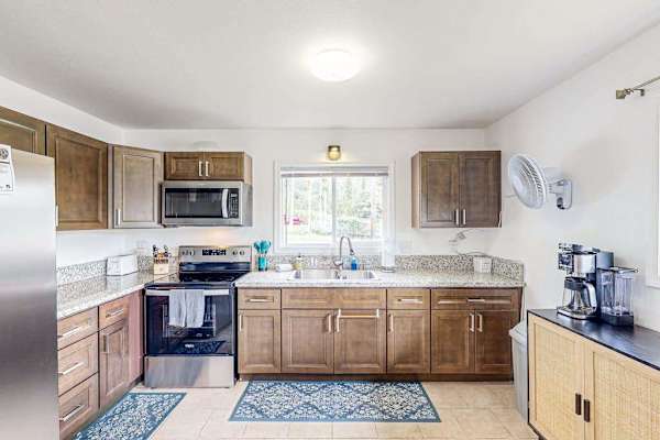 Fully equipped kitchen for all of the chef's needs.