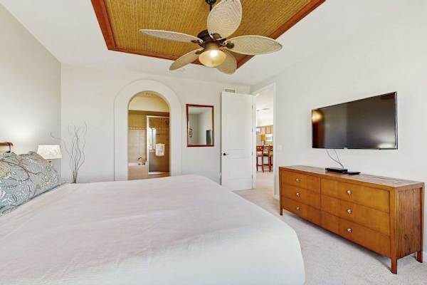 Bright primary bedroom with island-inspired décor