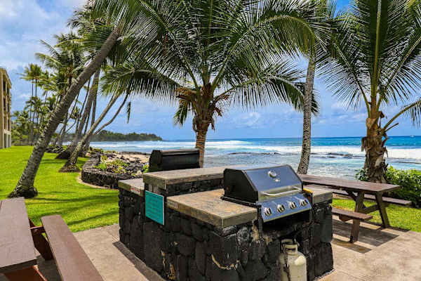 Scenic Picnic Areas Crafted For Al Fresco Tropical Dining