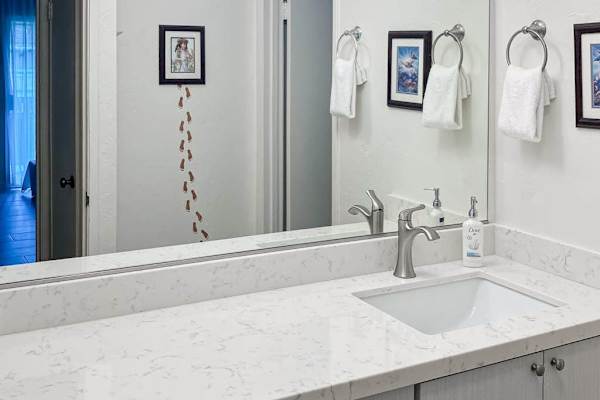 Bright, Clean & Inviting Bathroom