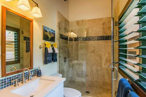 Elegant Bathroom With Tropical Finishes