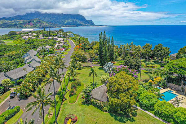 Scenic Island Neighborhood By The Sea