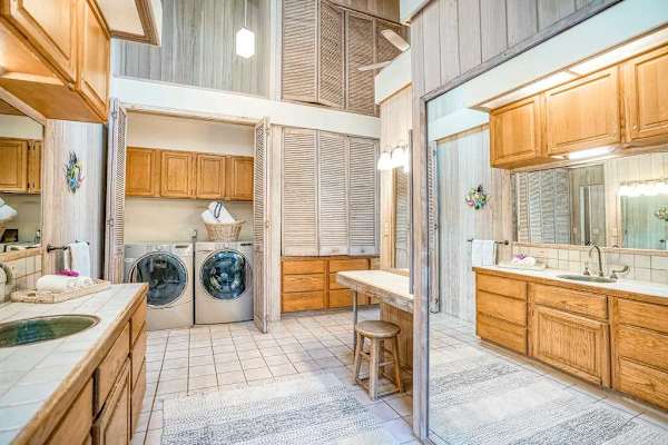 Open Kitchen with Convenient Layout