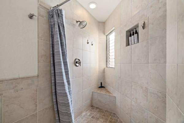 Walk-in shower in the en-suite bathroom