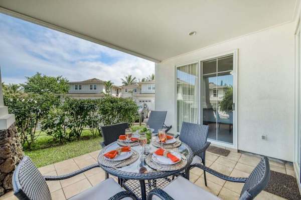 Private Covered Lanai with Outdoor Dining & Tropical Garden Views