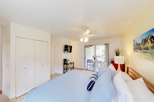 Guest room with queen bed, flat screen tv and lanai access.