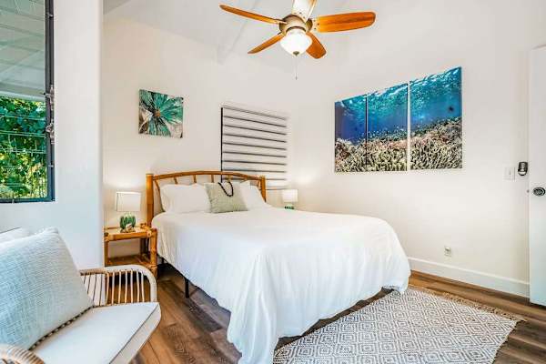 Guest bedroom with queen bed.