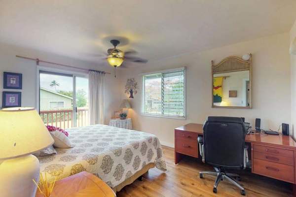 Guest bedroom with queen bed.