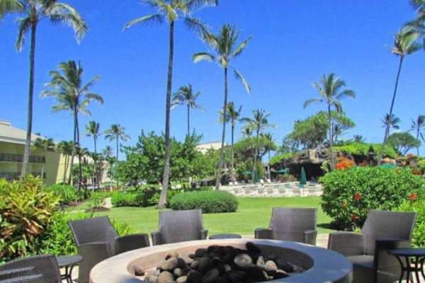 Serene Courtyard Fire Pit With Island Ambiance