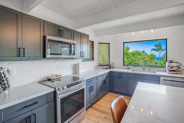 Full kitchen with modern appliances for easy cooking