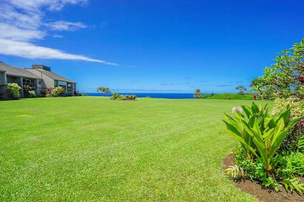 Expansive oceanfront lawn with panoramic ocean views