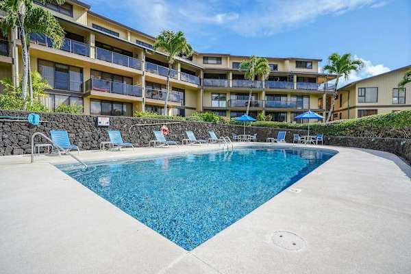 Large pool for guests 