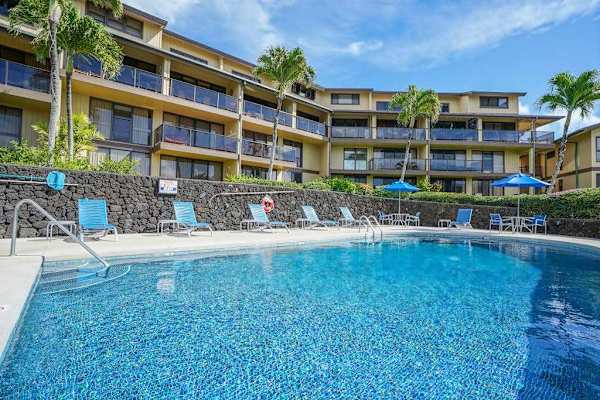 Large pool for guest use