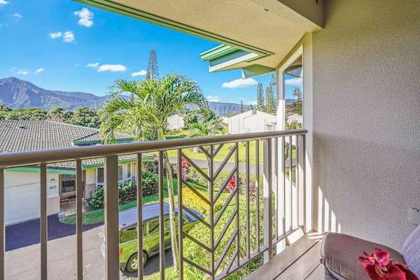 Refreshing Mountain View Balcony
