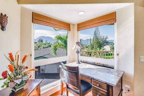 Inspiring Window-Side Workspace