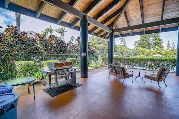 Covered BBQ grilling area, perfect for outdoor entertaining