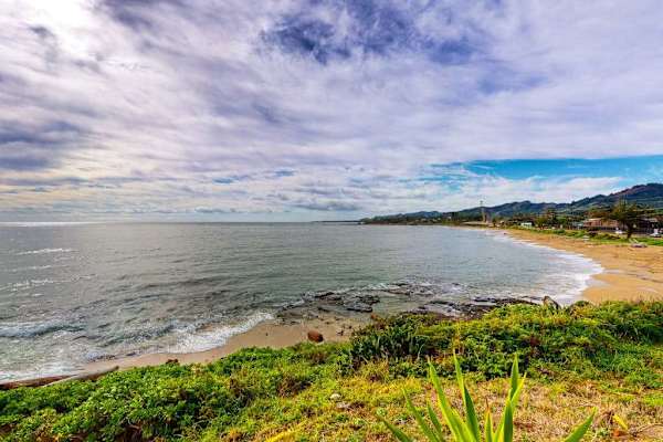 Ocean view overlooking the beautiful shoreline below