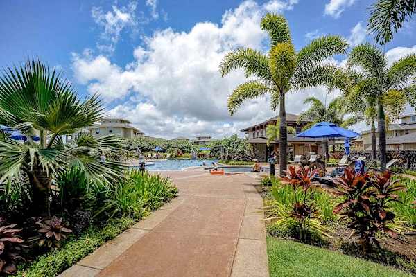 Pili Mai Resort Community Pool and Hot Tub