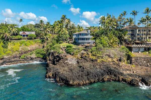 Amazing Hawaiian cliffs and coastline. 
