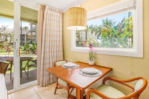 Garden View Dining Retreat
