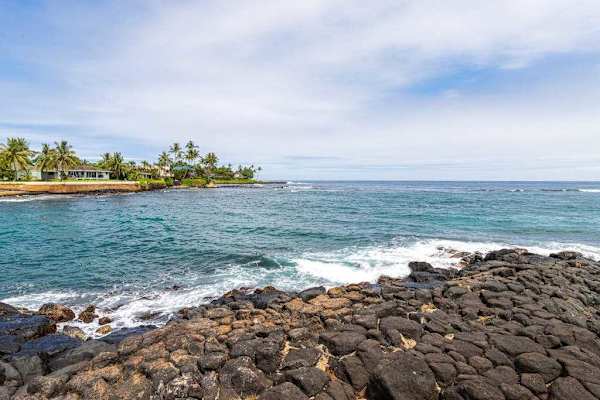 Enjoy stunning views of the Pacific Ocean framed by lush tropical plants, swaying palm trees and sparkling turquoise waters.