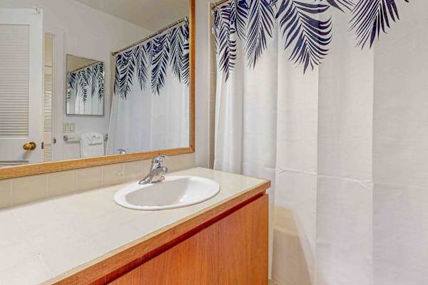 Comfortable Bathroom for Family & Friends
