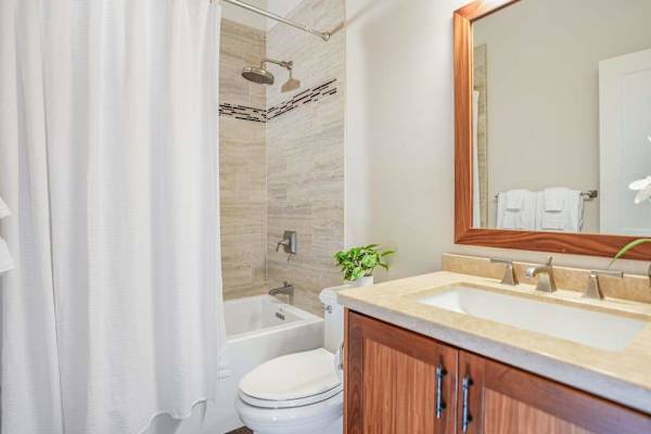 Freshen up in this bright, modern bathroom