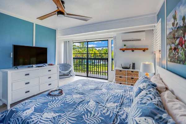 Master bedroom with king bed, flat screen tv and private lanai access.