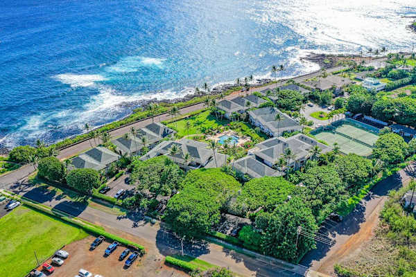 Aerial view showing the home's surrounding neighborhood