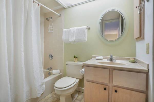 Bright And Welcoming Guest Bathroom