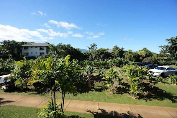 Peaceful Lanai Overlooking The Grounds